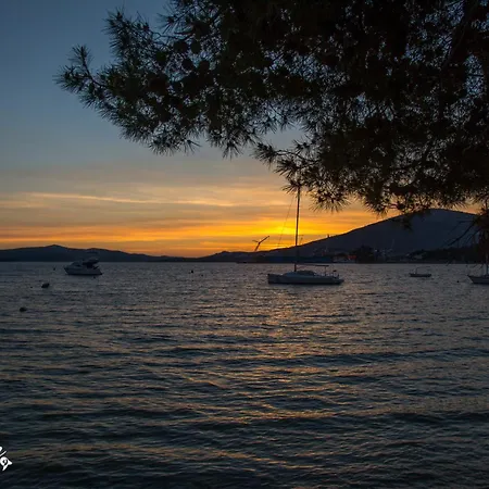 Sea View Apartment-20 M From The Sea Trogir Exterior photo