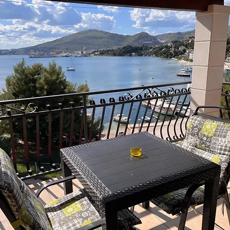 Sea View Apartment-20 M From The Sea Trogir Exterior photo