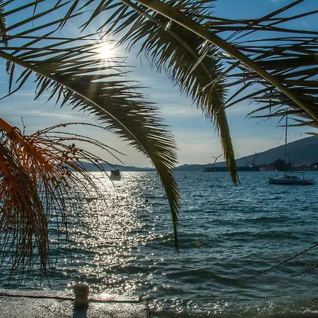 Sea View Apartment-20 M From The Sea Trogir Exterior photo