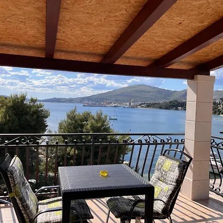 Sea View Apartment-20 M From The Sea Trogir Exterior photo