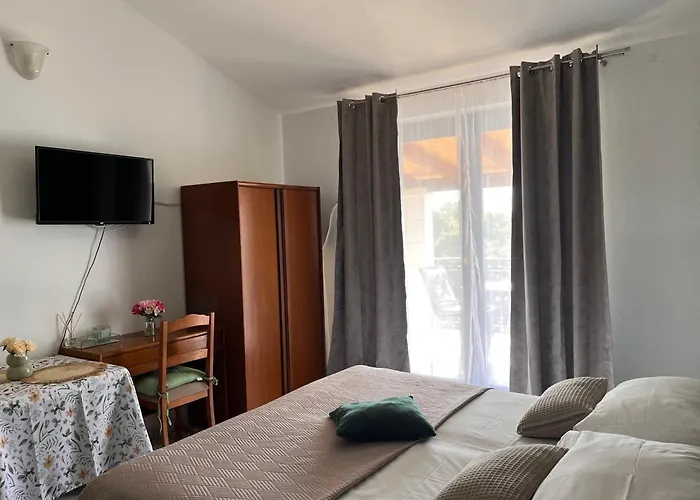 Sea View Apartment-20 M From The Sea