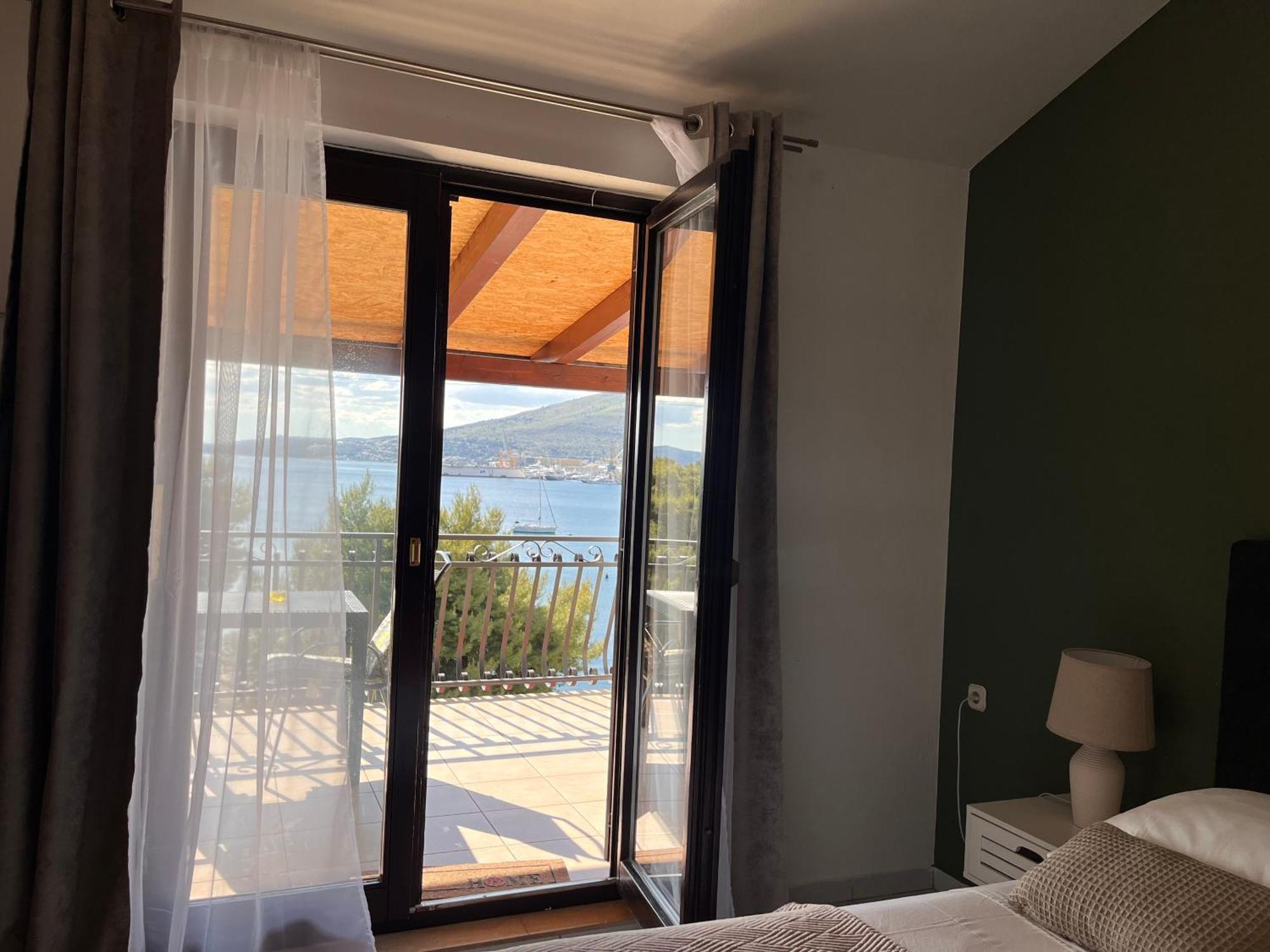 Sea View Apartment-20 M From The Sea *