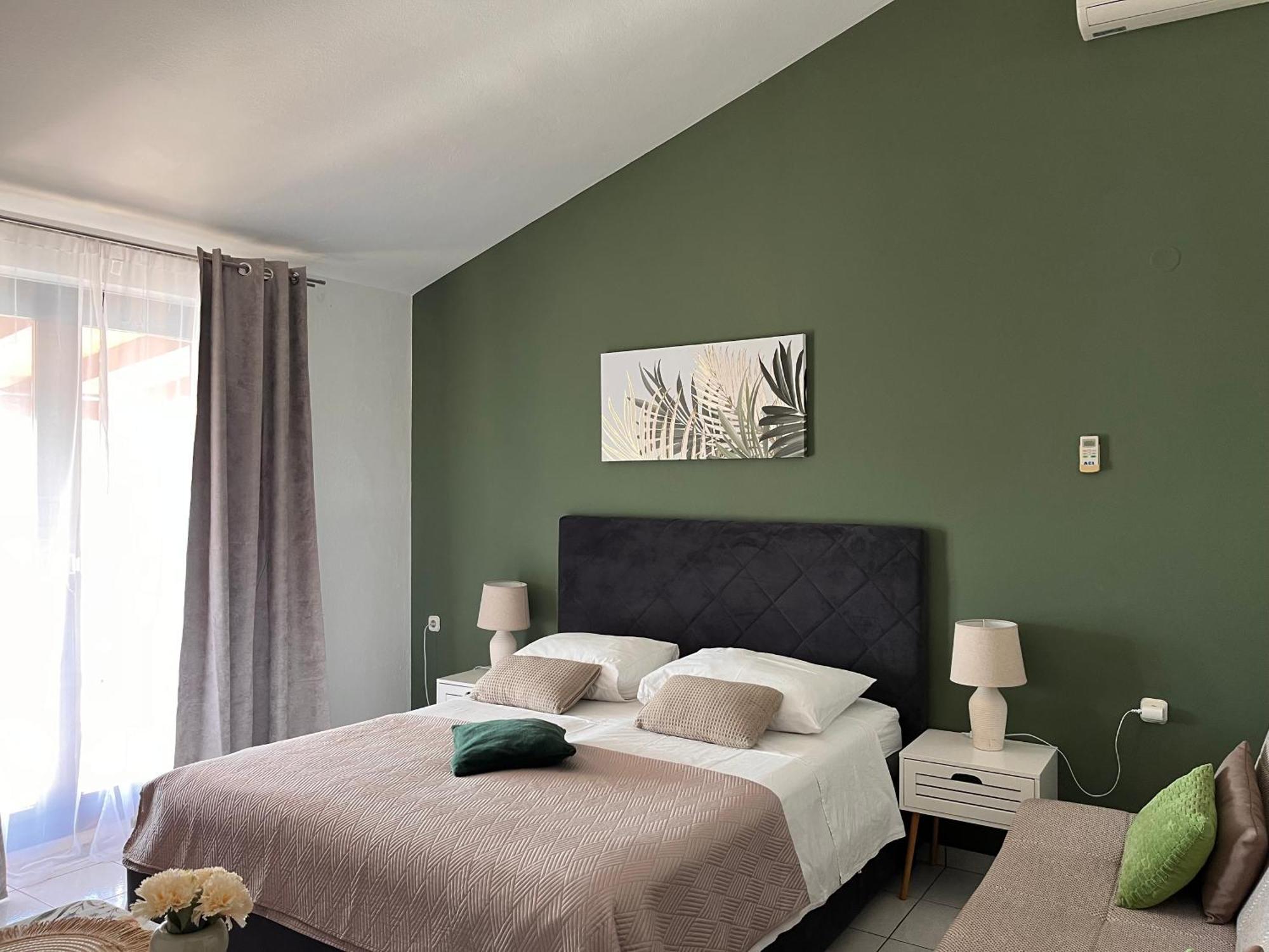 Sea View Apartment-20 M From The Sea *
