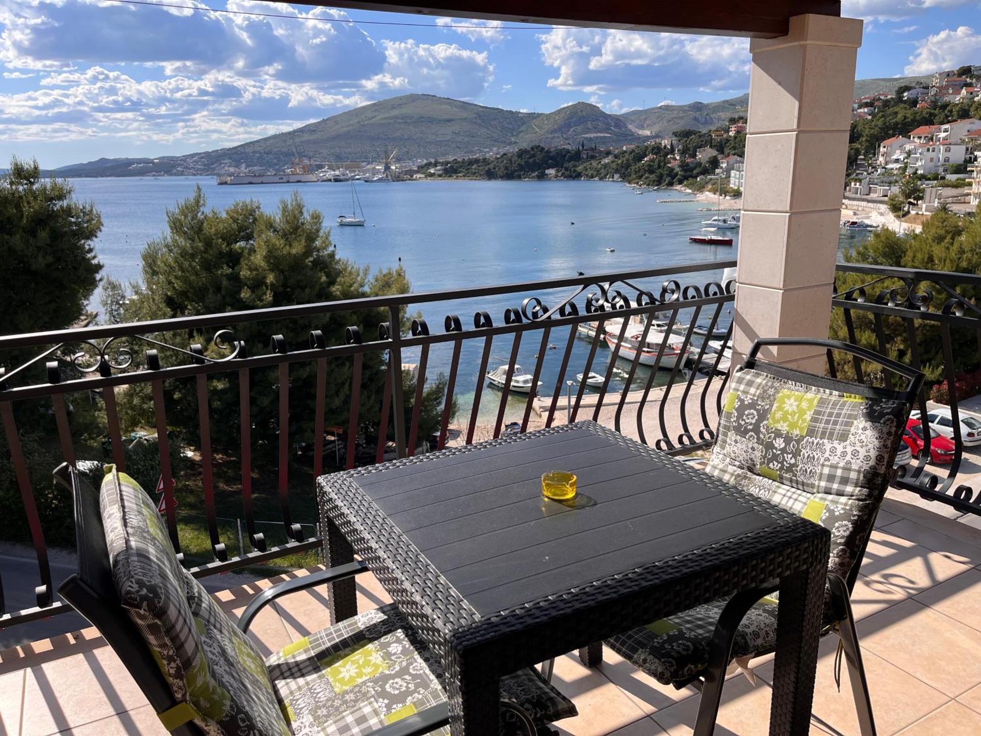 Sea View Apartment-20 M From The Sea *